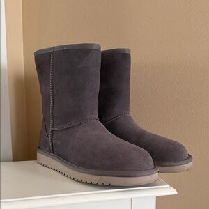 Koolaburra Short Suede Boots in Charcoal